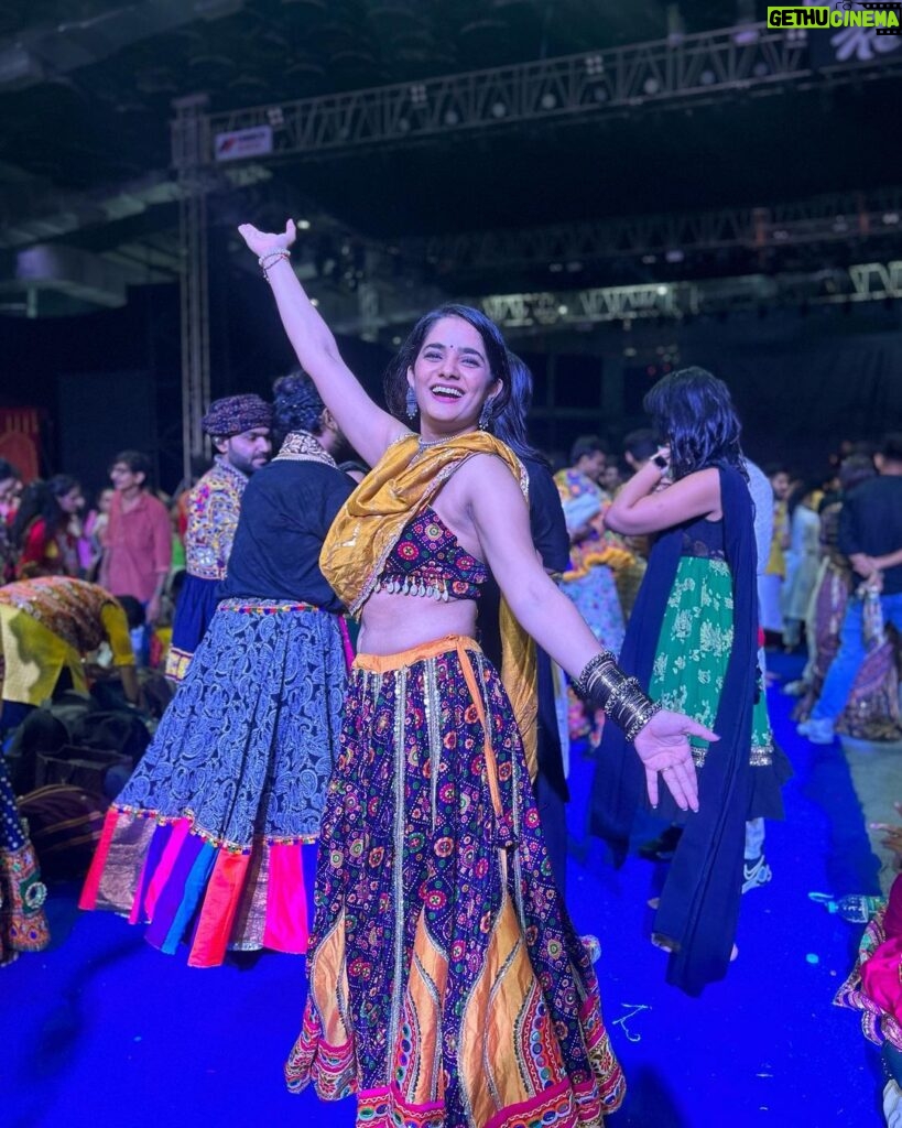 Bhagyashree Mote Instagram - Garba fever last night!🌈 Let myself out for last night of Navratri! Thank You @suchitragosavi for encouraging me!😘 P. S. Find 👟 in the pic . . . #garba #fun #navratri #dance #positivity #lastday #dressup #vibe #feel #colours #culture #fresh