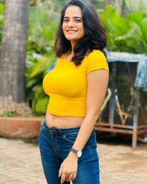 Bhagyashree Mote Instagram - Hain ji?💁🏻‍♀️
📷 @shreyash_thekingjd 🤩
.
.
.
#lookoftheday #shiningstar