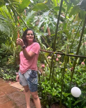 Bhagyashree Mote Instagram - Unplanned outings, cozy cafes, tasty food hogging, reading books in all places, enjoying the quietness, experiencing cold and breezy air for hours and hours! I have had all the kind of fun I needed for a break! This susegaad place is all hearts!🫶🏻🍃🤍🪭