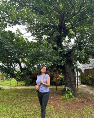 Bhagyashree Mote Instagram - Unplanned outings, cozy cafes, tasty food hogging, reading books in all places, enjoying the quietness, experiencing cold and breezy air for hours and hours! I have had all the kind of fun I needed for a break! This susegaad place is all hearts!🫶🏻🍃🤍🪭