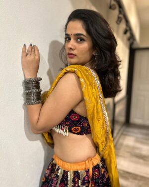Bhagyashree Mote Instagram - Full colourful!🌈😁
.
.
.
 #look #garba #love #dance #enthusiast