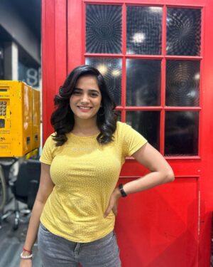 Bhagyashree Mote Instagram - Cleaned up well! 🪮 
.
.
.
Thank you Darling @shanohanspal11 😘
@aalimhakim