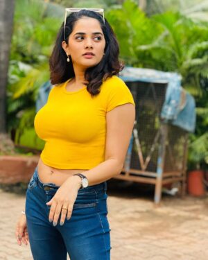 Bhagyashree Mote Instagram - Hain ji?💁🏻‍♀️
📷 @shreyash_thekingjd 🤩
.
.
.
#lookoftheday #shiningstar