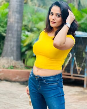 Bhagyashree Mote Instagram - Hain ji?💁🏻‍♀️
📷 @shreyash_thekingjd 🤩
.
.
.
#lookoftheday #shiningstar