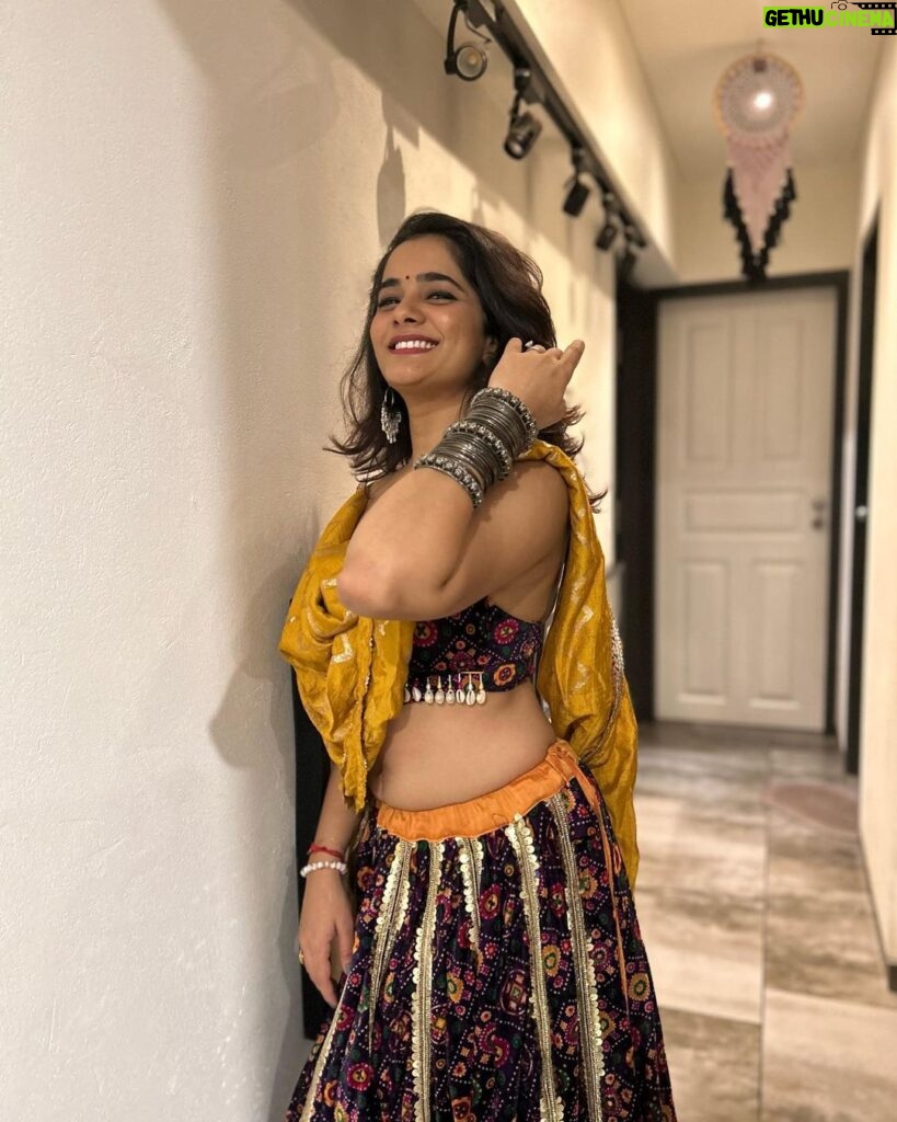 Bhagyashree Mote Instagram - Full colourful!🌈😁 . . . #look #garba #love #dance #enthusiast