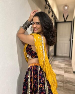 Bhagyashree Mote Instagram - Full colourful!🌈😁
.
.
.
 #look #garba #love #dance #enthusiast