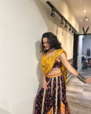 Bhagyashree Mote Instagram - Full colourful!🌈😁
.
.
.
 #look #garba #love #dance #enthusiast