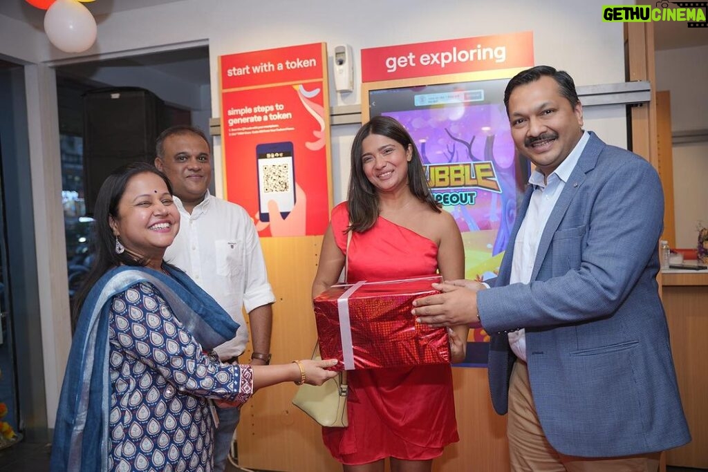 Bhakti Kubavat Instagram - Thank you @vibusinessindia for having me. Congratulations Vi for bringing in the next generation of digital services with the launch of self help kiosk at their flagship stores. And I am really excited about the huge choice of entertainment Vi brings to its customers in terms of Movies, Music, or OTT platforms. Vi has always been on the forefront of bringing in new technology so I must compliment the team for bringing in the next generation of digital services with the launch of self help kiosk at their stores.