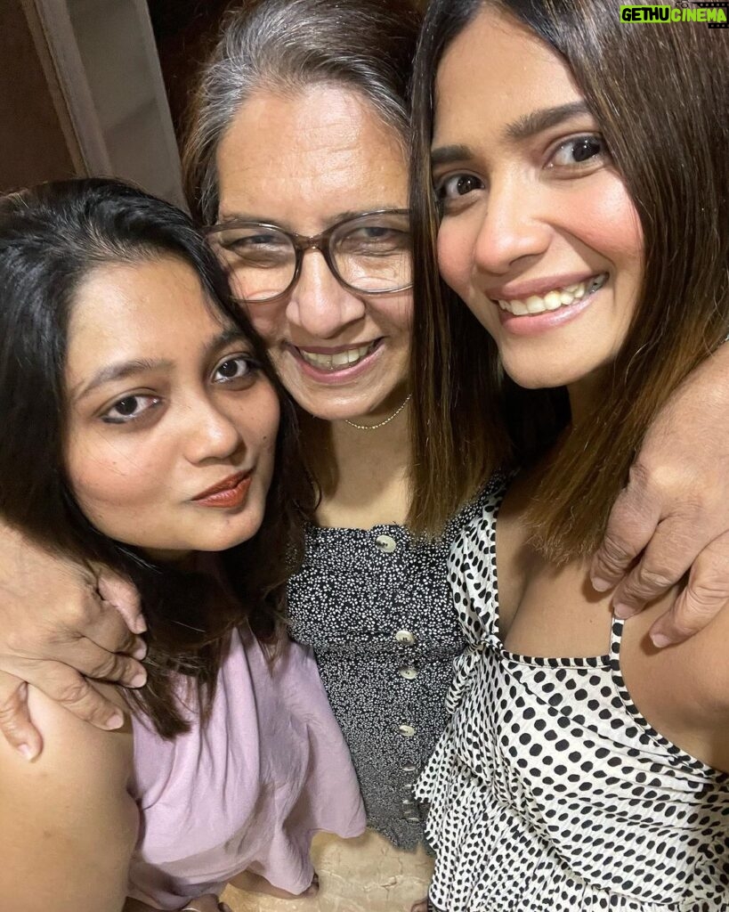 Bhakti Kubavat Instagram - Happy Birthday @shradha_kubavat You’re the purest soul & i am so lucky to have you in my life. Your unconditional love is something everyone should experience once in life for i know how beautiful it is. Love you 🫶🏻