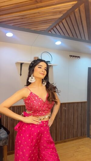 Bhavika Sharma Instagram - Am I too late for this? 🤭🙈

#reels #trendingsongs #dance