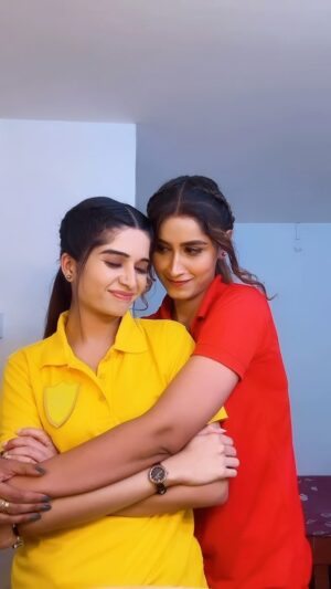 Bhavika Sharma Instagram - Sabi ki tarif 🤭🙈

#ghumhaikisikeypyaarmeiin #ghkkpm #savi