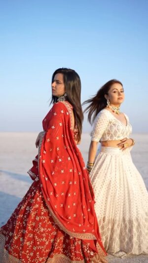 Bhavini Purohit Instagram - It was so much fun,shooting together again! 
.
Cherished our makeup room days from Set of Saath Nibhana saathiya- From Gossiping to doing Makeup together to Rushing to the location 😂😂
.
Location: @rannutsav ,Bhuj
.
Concept- @dhavalmavreck 
.
Outfits - @loveandlabelsbyhemakshii 
.
.

.
VideoCr- @pratik_kharat_ 
Video Edited - @dhavalmavreck 
.
#influencer #style #sisters #traditionalwear #ethinicwear #indian #together #crazy #travel #travelreels #devoleena #bhavinipurohit