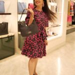 Bhavini Purohit Instagram - Isn’t it super cool ♥️ Found my entire spring wardrobe under one roof at @katespadeny ! From vibrant prints to pop colours , they have it all! What are you guys waiting for: So visit the nearest Kate spade NY store to shop their latest collection ! @reliancebrandsltd @ajioluxe . Video Cr- @ashish_sawant__ . #influencer #luxurylifestyle #luxury #katespadeny #bag #totebag #ajioluxe #