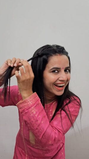 Bhavini Purohit Instagram - #stylewithbee Hairstyle Hack | Try it ♥️
.
#bhavinipurohit #influencer #style #hairstyle #hack #styling #stylefashion #festive #traditional #trend