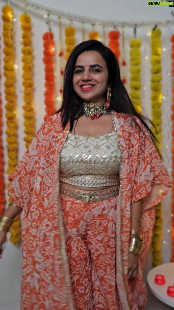 Bhavini Purohit Instagram - #stylewithbee Get ready with me . Wearing - @loveandlabelsbyhemakshii Jewellery - @gehnacollection . #influencer #styleinspo #diwali #traditional #indianwear #crazy #celebration