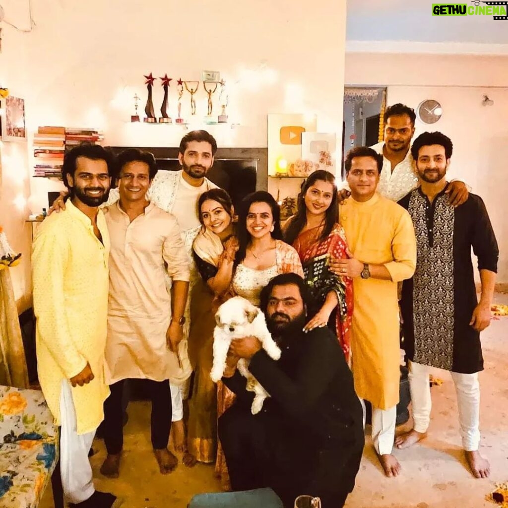 Bhavini Purohit Instagram - Diwali done right ❤️❤️❤️ . . . . . . . . . . . . . . #DivineCelebrations #diwalivibes✨ #diwalidecorations #diwali2023🥳❤️ #diwali @vineetrainaofficial @shanwaz7636 @dhavalmavreck @gautam9702