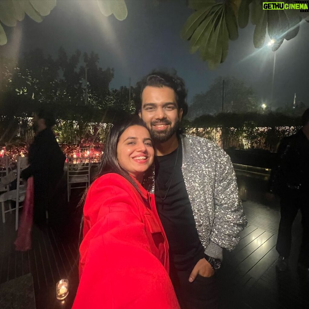 Bhavini Purohit Instagram - What a magical evening 🫶🏻 . #influencer #style #couple #couplegoals #crazy #magical #night #trendingreels #fashionstyle #bhavinipurohit