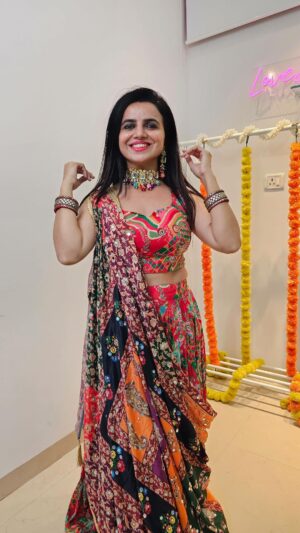 Bhavini Purohit Instagram - 7/9 Navratri fits #stylewithbee , Let me know in comments which is your fav colour Navratri outfit
.
Outfit - @loveandlabelsbyhemakshii 
Dupatta- @loveandlabelsbyhemakshii 
Neckpiece with earrings - @gehnacollections 
Bangles- Bhuleshwar Market
.
#influencer #style #dandiya #garba #fashionstyle #dandiyanight #garbanight #indianwear #traditional #bhavinipurohit 
.