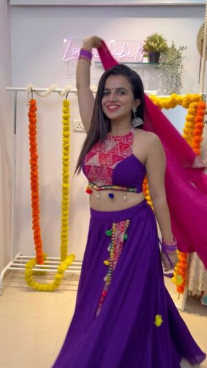 Bhavini Purohit Instagram - 6/9 Navratri Fits 🫶🏻 #stylewithbee 
.
Outfit- @loveandlabelsbyhemakshii 
Jewellery - @amazondotin 
.
ShotBy- @dhavalmavreck 

.
#influencer #style #navratri #dandiya #navratrispecial #festive #festivewear #indianwear #trend #madness #traditional #bhavinipurohit