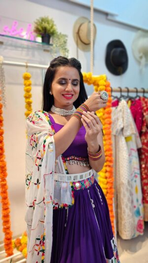 Bhavini Purohit Instagram - 2/9 Navratri fits  #stylewithbee
.
Outfit- @loveandlabelsbyhemakshii 
Jewellery- @amazondotin 
MUH- @pastelpalettes_manali
Belt- @loveandlabelsbyhemakshii 
.
#influencer #style #navratri #outfits #2023 #traditional #gujju #indian #wear #garba #dance #bhavinipurohit