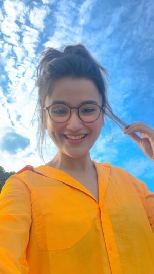 Celesti Bairagey Instagram - 🌻🤍