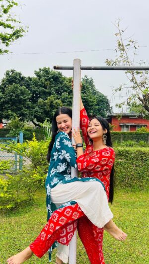 Celesti Bairagey Instagram - .tinku jiya @celesti.bairagey 😂❤️
.
.
.
.#tisha___piu
.
.
.
.#reels #reelsinstagram #reelsvideo #reelitfeelit #viral #viralvideos #viralreels #assamesegirl #assamesesong #assam #trending #trending-reels #trendingreels #trendingsongs #trending #explorepage #explorepage✨