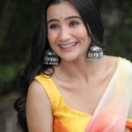 Celesti Bairagey Instagram - रानी🤍 HMU @kashishjain613 Shot by @udfilmsandphoto #rockyaurranikipremkahani #aliabhatt #makeuplooks #makeupartist #makeuplover #indianwear #saree #bindi #jhumka #whatjhumka Mumbai - मुंबई