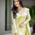 Celesti Bairagey Instagram - Alexa, please play तैनू ले के मैं जावांगा दिल दे के मैं जावांगा🤍 Makeover by @bineegogoi Mekhela sador @archana_shiva_chetia Jewellery @konmani_store Photo credit @nitulsharmaphotography #weddingphotography #makeupartist #makeup #makeupideas #makeupoftheday #makeuplover #indianbride #indianwear Dibrugarh, Assam