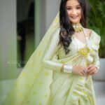 Celesti Bairagey Instagram - Alexa, please play तैनू ले के मैं जावांगा दिल दे के मैं जावांगा🤍 Makeover by @bineegogoi Mekhela sador @archana_shiva_chetia Jewellery @konmani_store Photo credit @nitulsharmaphotography #weddingphotography #makeupartist #makeup #makeupideas #makeupoftheday #makeuplover #indianbride #indianwear Dibrugarh, Assam