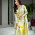 Celesti Bairagey Instagram - Alexa, please play तैनू ले के मैं जावांगा दिल दे के मैं जावांगा🤍 Makeover by @bineegogoi Mekhela sador @archana_shiva_chetia Jewellery @konmani_store Photo credit @nitulsharmaphotography #weddingphotography #makeupartist #makeup #makeupideas #makeupoftheday #makeuplover #indianbride #indianwear Dibrugarh, Assam