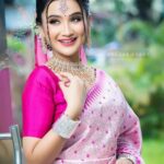 Celesti Bairagey Instagram - Beautiful makeover by @sparklebysahida 💕 Mekhela sador by @phamingkham 💕 Jewellery by @konmani_store 💕 Photo credit @pallab__photography 📸 #makeupartist #makeup #bridal #bridalmakeup #indianwear #bride Pha Ming Kham