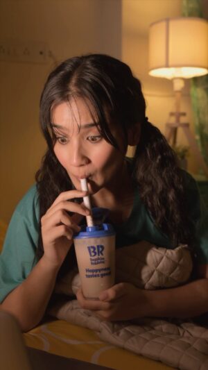 Celesti Bairagey Instagram - I love it. I loove it. I looove it more. 
I'm absolutely obsessed with the Snickers range at Baskin Robbins @baskinrobbinsin 
Choosing just one is impossible, so 
I snack on them all day, every day! 
lce cream, Sundae or Milkshakes, where are you going to start? 
Go visit a parlour near you and tell me your favourite! 

#BaskinRobbinsIndia #BRWarmingHearts #snickersrange