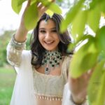 Celesti Bairagey Instagram - लुक्क - चिप्प न जावो जी🤍 Shoot for @albita__prodhani Photo credit @bikashsaikia_photography #makeupartist #makeup #bride #bridalmakeup
