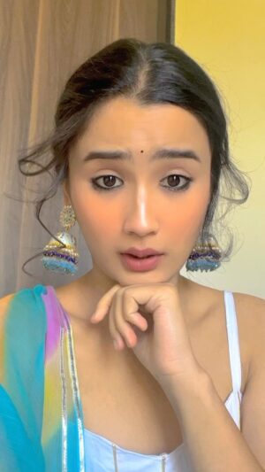Celesti Bairagey Instagram - Aditi to your Jay, apparently forgot the lyrics🙈🤍

Dress from @lavanyathelabel 
Earings @shopramaindia