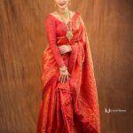 Celesti Bairagey Instagram - मोहे रंग दो लाल❤️ Wearing @momis_wardrobe Makeover by @makeoverbymrinali Photo credit @nip_jyoti_barman_photography Last picture by @meenakshi.bairagey #bride #bridalmakeup #mekhelasador #indianbride #indianwear #traditionalwear #red #makeupartist #makeupoftheday #makeup Guwahati, Assam