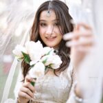 Celesti Bairagey Instagram - लुक्क - चिप्प न जावो जी🤍 Shoot for @albita__prodhani Photo credit @bikashsaikia_photography #makeupartist #makeup #bride #bridalmakeup