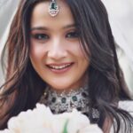 Celesti Bairagey Instagram - लुक्क - चिप्प न जावो जी🤍 Shoot for @albita__prodhani Photo credit @bikashsaikia_photography #makeupartist #makeup #bride #bridalmakeup