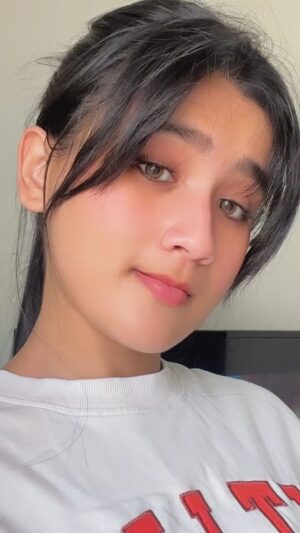 Celesti Bairagey Instagram - #transition with a #twist 🤭
#indianwear