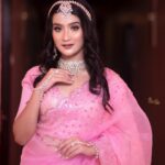 Celesti Bairagey Instagram - एक दिल है, एक जान है दोनों तुझपे कुर्बान है🤍 Makeup and hair by @guriya_karmakr Outfit from @niponsinhacouture Photographers @avhijeetborahphotography Guwahati, Assam