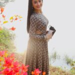 Celesti Bairagey Instagram - #outdoorshoot with my own customised sipper bottle from @hand_moves__ ❤️ Mumbai - मुंबई