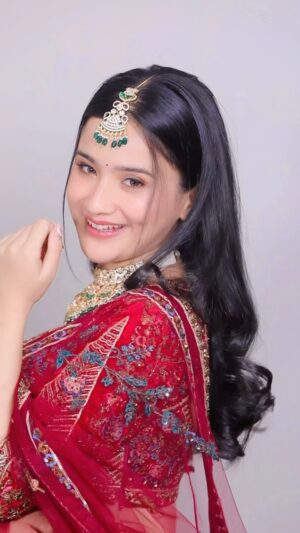 Celesti Bairagey Instagram - Posting this old #transition in another audio🤭❤️
@kashishjain613 ❤️
Shot by @udfilmsandphoto ❤️
Wearing @amrutsurat ❤️

#transition #trendingreels #makeupartist #trend #makeupartist #makeupoftheday #wakeupandmakeup #makeuplook #indianwedding #indianbride #indianwear #traditional