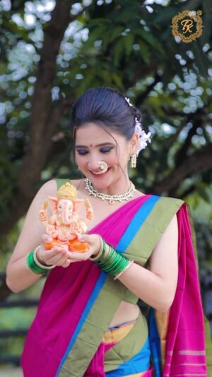 Celesti Bairagey Instagram - विघ्नहर्ता❤️

#ganpati #ganpatibappamorya 
HMU @kashishjain613 ❤️
Shot by @udfilmsandphoto ❤️

#transitionreels #transition #makeup #makeupartist #makeuplover #indianwear
