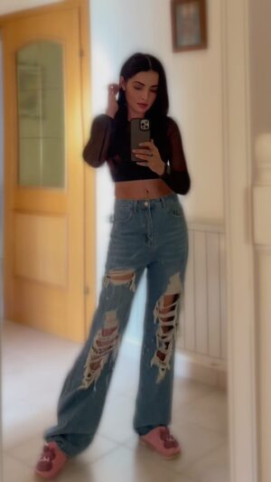 Celina Jaitly Instagram - One of the best guides to how to be self-loving is to give ourselves the love we are often dreaming about receiving from others.…. Most importantly don’t stand infront of the mirror hearing empowering podcasts while husband is waiting in car hoping I would come down one hour ago 🤣 

Ps: this was the full look for my cover son video IJAZAT for all who have been asking for a photo of the same only black winter jacket is missing. 

#celinajaitly #celinajaitley #bollywood #missindia #missuniverso #indianwomen #austria