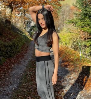Celina Jaitly Instagram - After being pregnant with two sets of twins it has been quite a journey where in fitness is concerned. When I was feeling down n out about the outcome of consecutive twin pregnancies on my petite frame, with hernias and diastases etc I still remember my late mother telling me “A baby is a reason, not an excuse. Taking care of yourself is part of taking care of your kids.” 
So through my highs and lows, including loosing my biggest strengths my mom & dad … I kept going at my own pace, after all healing is not only a process but a lifestyle. There is no giant step that can take you there! But, consistent and small steps can! 
Do something today that your future self will thank you for. Our actions and decisions today will shape the way we will be living and our butts be “looking like” in the future 😉! 

Photograph: @haag.peter ♥️✨ Location: #austria 
#fitmom #momoftwins #momoftwinsplusone #celinajaitly #celinajaitley #missindia #missuniverso #bollywood #indianactress #fitnessmotivation #womenwholift