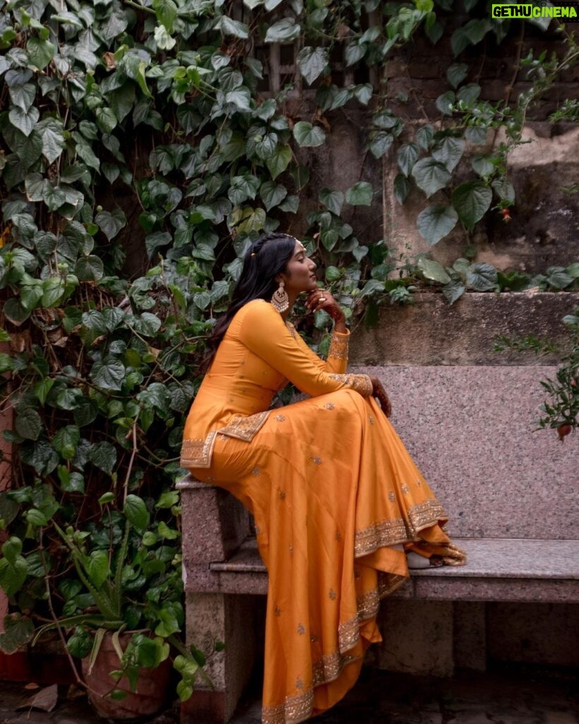 Deepika Venkatachalam Instagram - On a pleasant evening, amidst our backyard's lush greenery and loved ones' heartfelt cheers, I felt like a model walking straight out of a fashion magazine and kickstarted our wedding ceremonies in style. 🫶🏼 . Beautifully shot 📸 by @sakshi.ramakrishnan 🤍 . The RnD #WeddingLookBook - A series, on your feed from tomorrow! . Styled by @stylingbysamiha Outfit @jigarmaliofficial Jewellery @fineshinejewels Makeup @vishualizemua Hairdo @saisubha_hairstylist . #RnDwedding #RnD