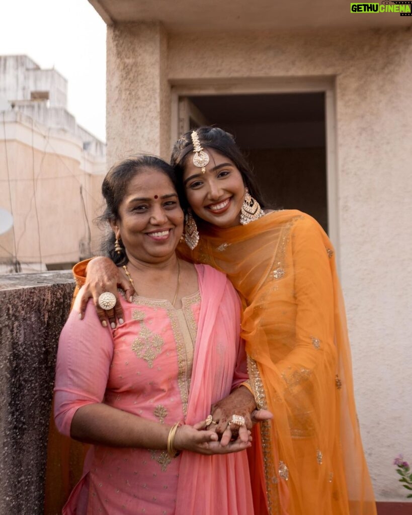 Deepika Venkatachalam Instagram - #Weddinglookbook Mehendi ✨ !! (1/3) “An outfit that gleamed sunset🧡” The theme that we picked up for our mehandi was "Punjabi" & decided to go for outfits that resonated their culture and vibe. It was our stylist @stylingbysamiha who come forward to us and told us to choose from the native colours of Punjab like orange, green or purple to maintain the mood board and my mind immediately went to all those yesteryear Hindi movies where they graced around with patiaalas and short kurtas. @jigarmaliofficial had this gorgeous orange sharara set with an organza dupatta, gold dori & aari embroidery and it was love at first sight for me. I was already thinking of other occasions to wear this over and again! 🥹 Since the dress by itself spoke gorgeousness, samiha suggested minimal jewels that would resonate a Punjabi bride. She herself handpicked the dazzling Tikka and big jumkha from the brand @fineshinejewels and we loved how it complimented the outfit and it gave a neat finish as a whole. Neatly crafted outfit, droolworthy jewels, of course the stunning makeup from @vishualizemua , a cute max hairdo from @saisubha_hairstylist & my tiny shy from the bride to be face of mine gave the evening a whole different glow and I definitely felt right out of the book of an Indian Princess!!🥺 The evening set it's tone 🌥️with family and friends walking to our own terrace to have some fun talk, apply mehendi on their hands and some beautiful music to the ears! . . . . More to come!!! Wait for it!! . 📸 @sakshi.ramakrishnan #RnD #RnDwedding