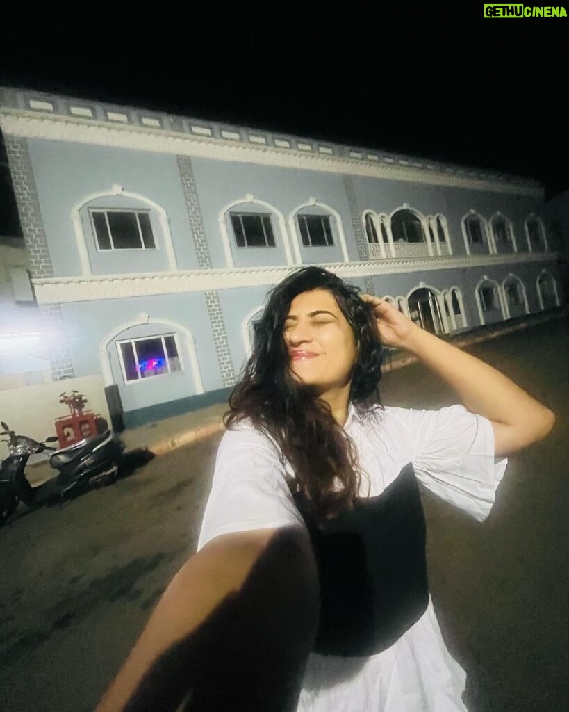 Denisha Ghumra Instagram - Literally had no one to capture, But i atleast wanted a memory of being here for my first Hindi Film 💫 . God surely has his ways 🌸 . #ramojifilmcity #ramojifilmcity🎬 #denishaghumra Ramoji Film City