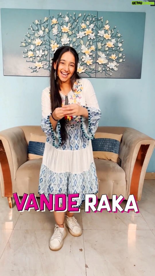 Deshna Dugad Instagram - The #VandeRaka feeling is high. I made my version with the Hookstep. You make it in your style and don’t forget to tag @hatsoffproductions @khichdithemovie and @deshnadugad5 #Vanderakachallange #Khichdi2 #khichdi2incinemas #Khichdi2ThisDiwali #deshnadugad #deshna