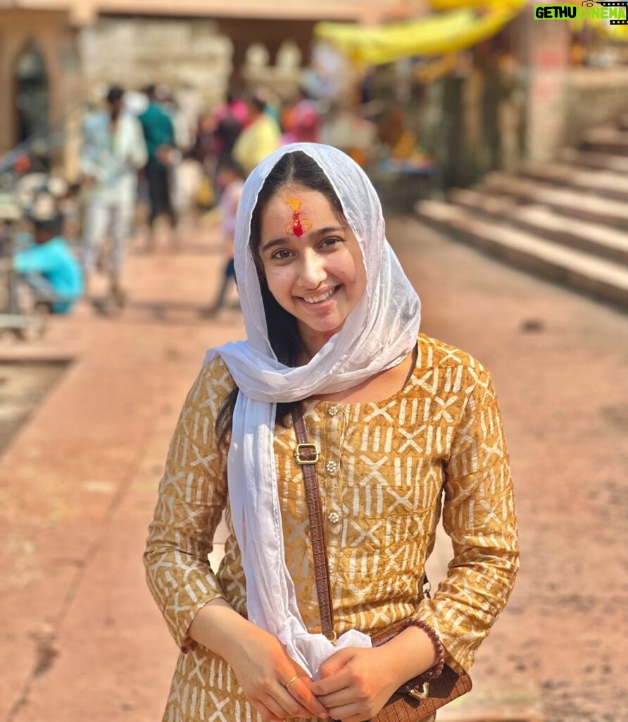 Deshna Dugad Instagram - This picture says it all 🙏🕊️ . . #deshna #deshnadugad #jyotirling #mahadev #mahakal Mamleshwar Temple, Omkareshwar, Madhya Pradesh, India