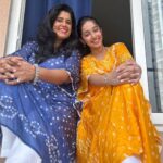 Deshna Dugad Instagram - Generational twinning!!! Drop 💙💛💙💛 hearts in the comment section 👇🏼 @deshnadugad5 and her mom looking extremely elegant in our Rangisa 2.0 Kaftaans ❤️ Wishing you all a Happy Rakhi in Advance! ✨ . . . . #deshnadugad #pushpaimpossible #childactor #indianserial #rakhshabandhan #viralpost #buynow #shopnow #share